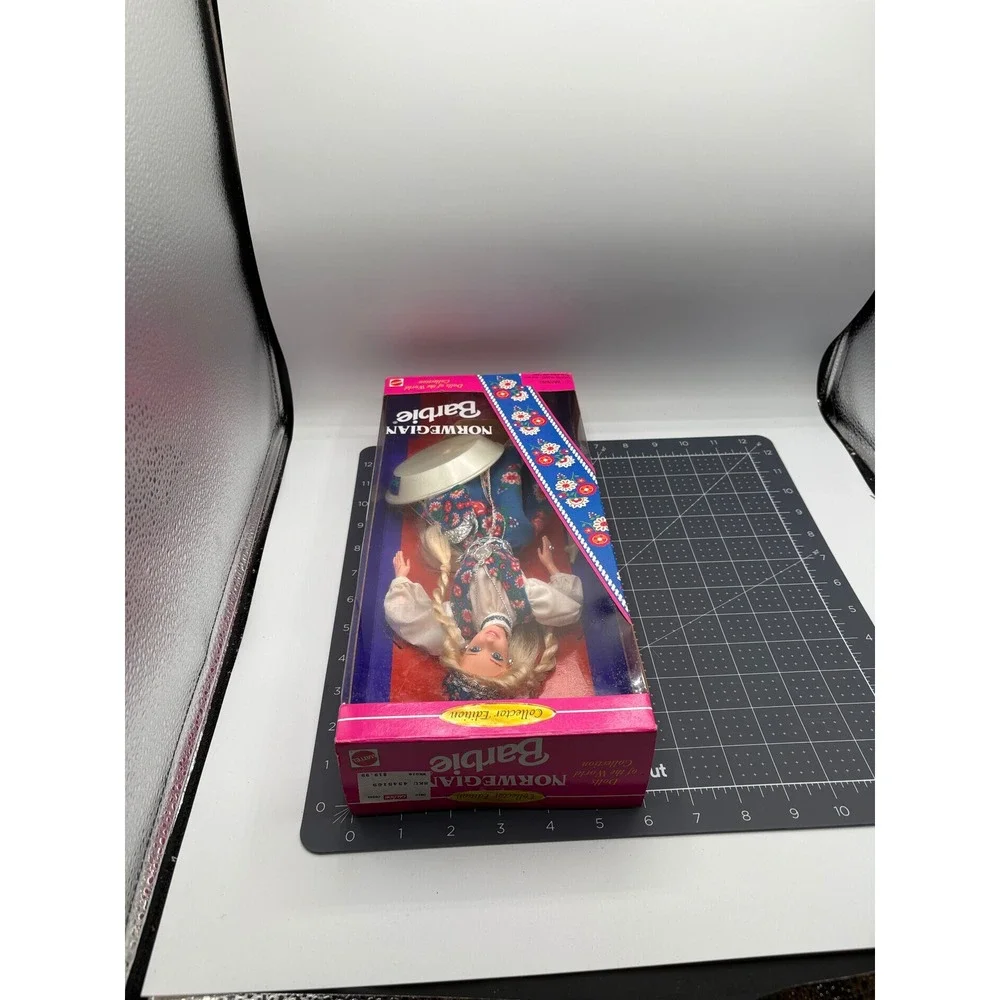 Norwegian Barbie Dolls of the World Collector Edition Mattel 1995